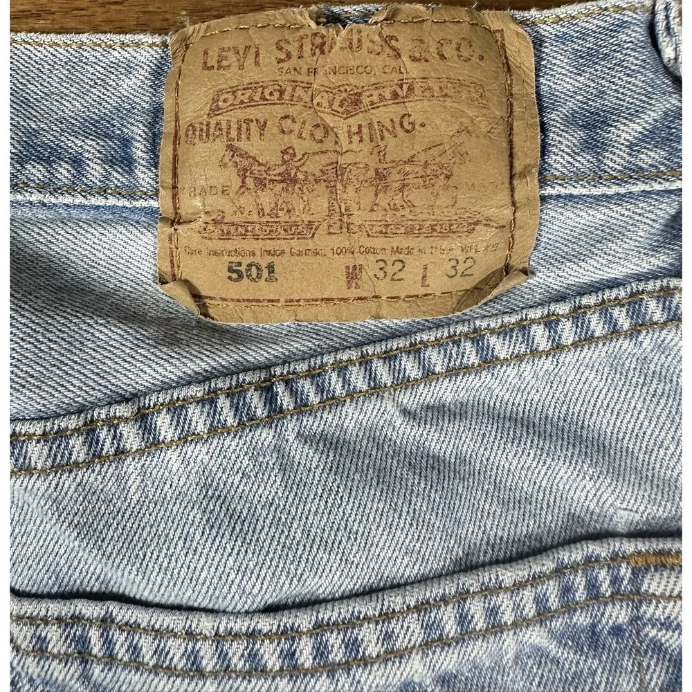 Vintage Levi's 501 Jeans 32x32 Light Blue Button Fly Made In USA 1996 Straight
